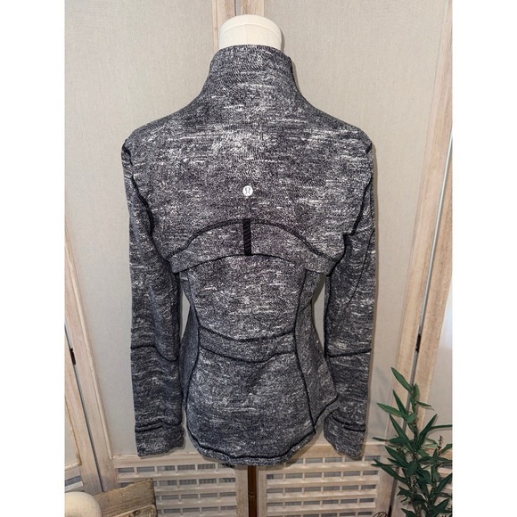 Lululemon Define Jacket Size 10 Womens Yoga Stretch Thumbholes Workout Gym - Picture 8 of 9